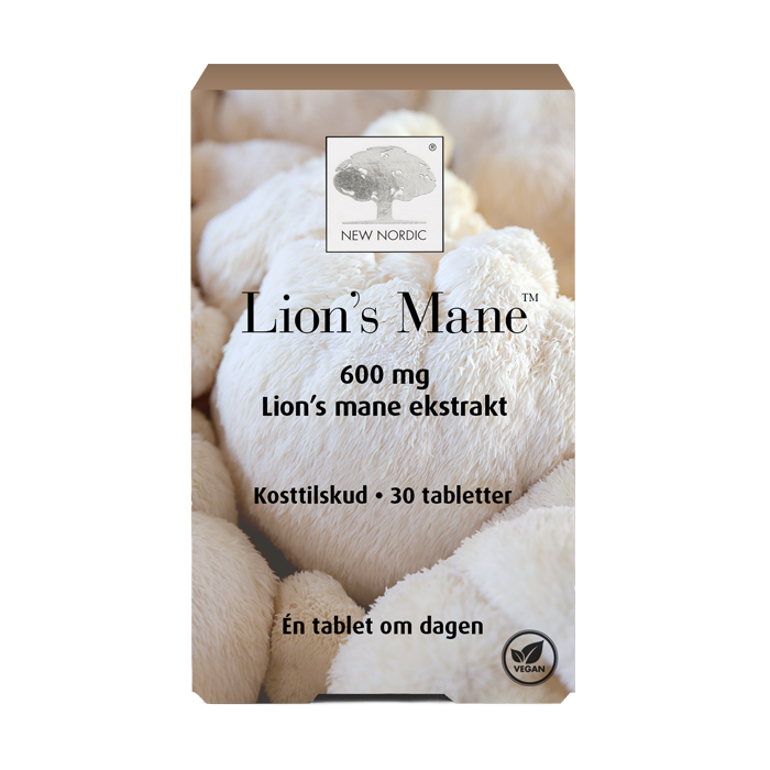 di_webpackshot_lionsmane600mg_dk_front New Nordic Lion’s Mane™ med 600 mg løvehale-ekstrakt, afbildet på emballagen med et nærbillede af den hvide løvehale-svamp.