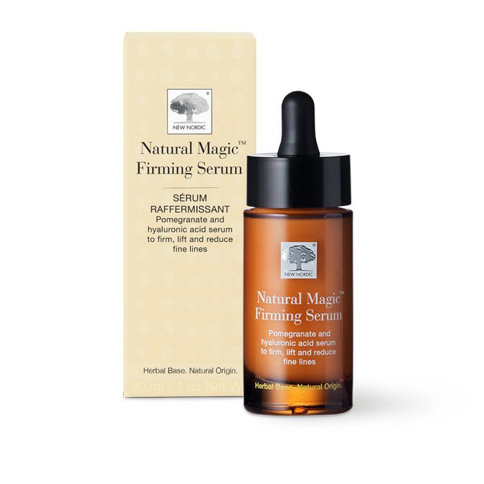 Natural Magic - Et naturligt match 4 New Nordic Natural Magic™ Firming Serum strammer huden op, løfter den og mindsker synligheden af fine linjer med granatæble, hyaluronsyre og havtorn.