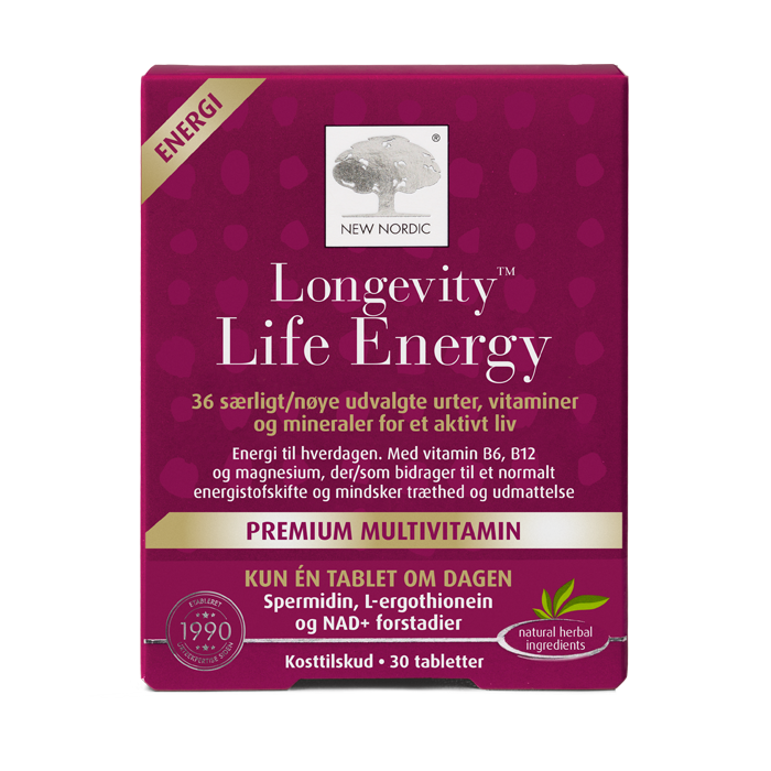 New Nordic Longevity Life Energy™ multivitamin med 36 udvalgte urter, vitaminer og mineraler, hvor vitamin B6, B12 og magnesium bidrager til et normalt energistofskifte og til at mindske træthed og udmattelse.