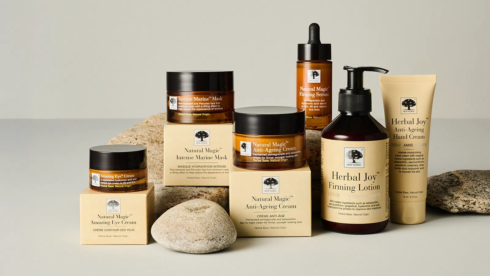 Natural Magic™ og Herbal Joy™ hudplejeserie samlet med ansigtscremer, serum, maske, lotion og håndcreme.